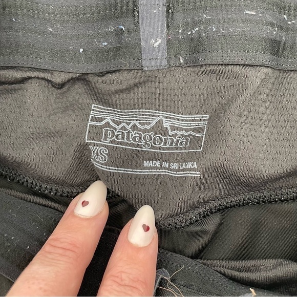 PATAGONIA Women’s Black Raw hem Leggings with mesh accents size: XS - Picture 8 of 12